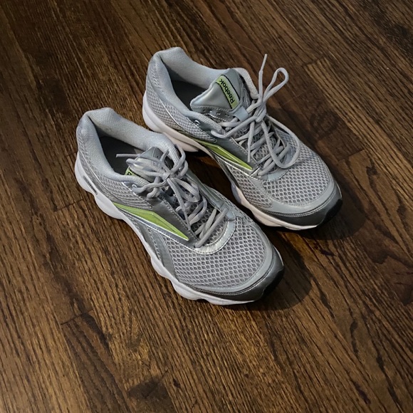 action womens sports shoes